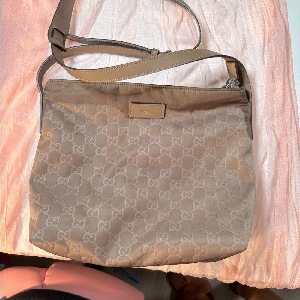 Gucci Tan Shoulder Crossbody Read